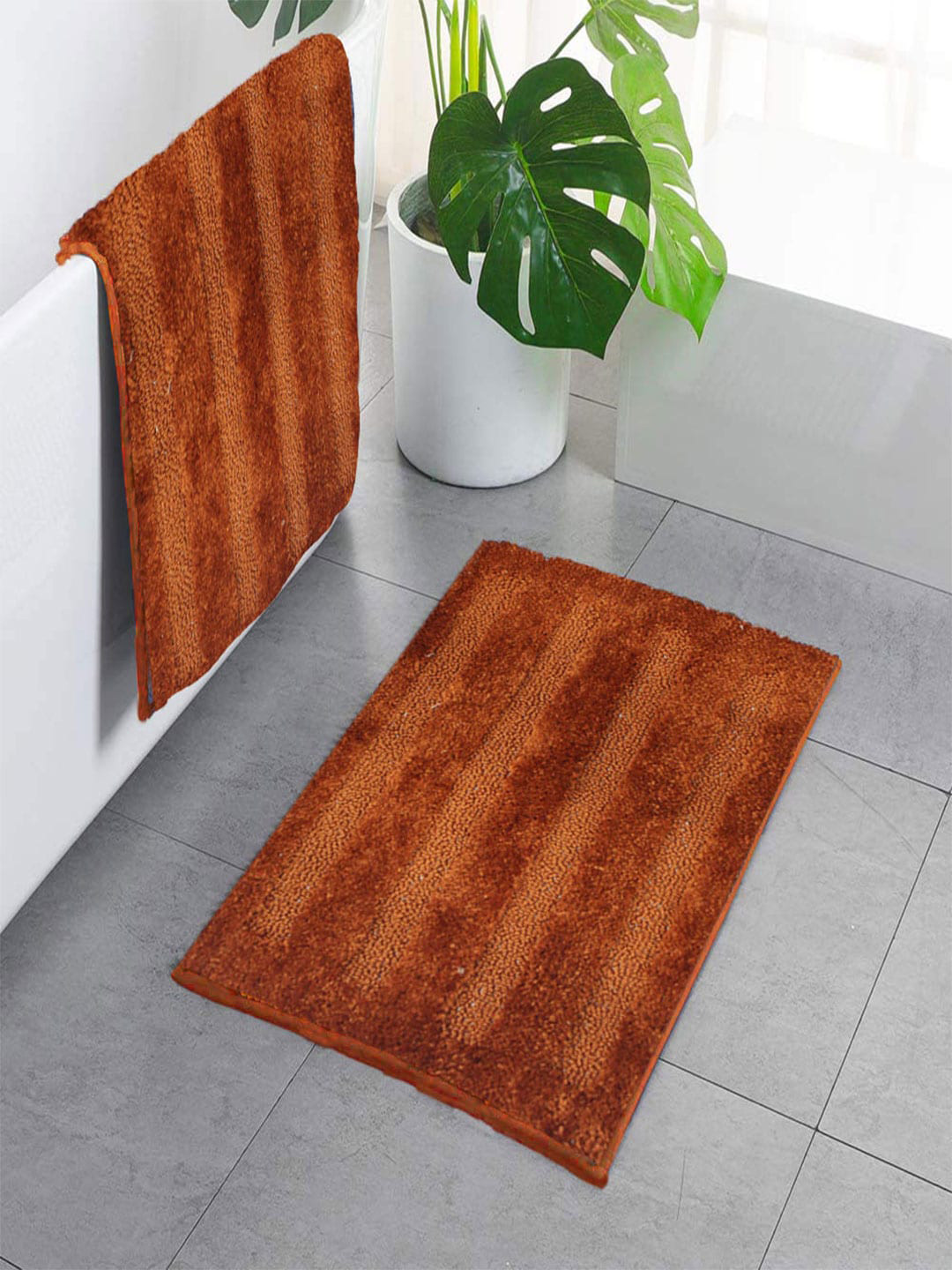 

LUXEHOME INTERNATIONAL Set of 2 Brown Striped Anti-Skid Doormats