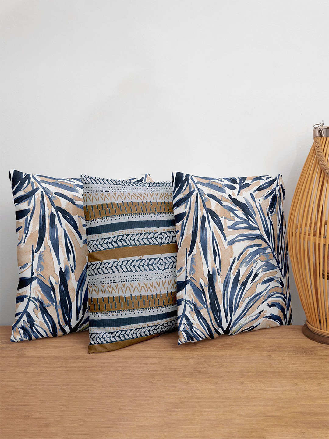

ZEBA Blue & White Set of 3 Floral Square Cushion Covers