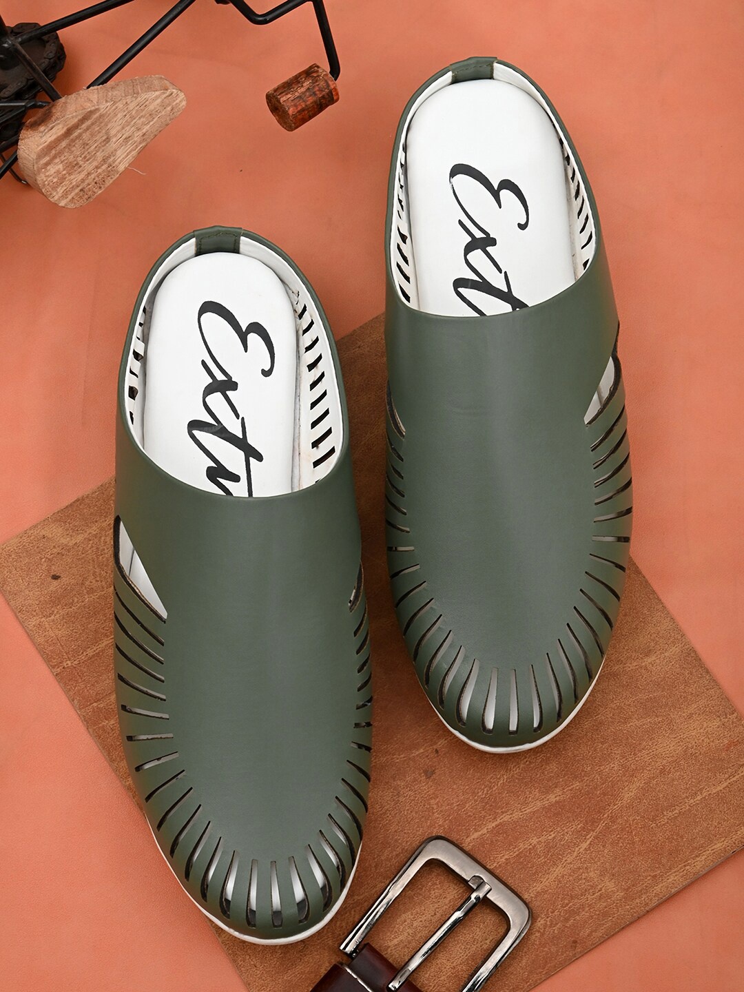 

EXTRIMOS Men Green Colourblocked Slip-On Sneakers
