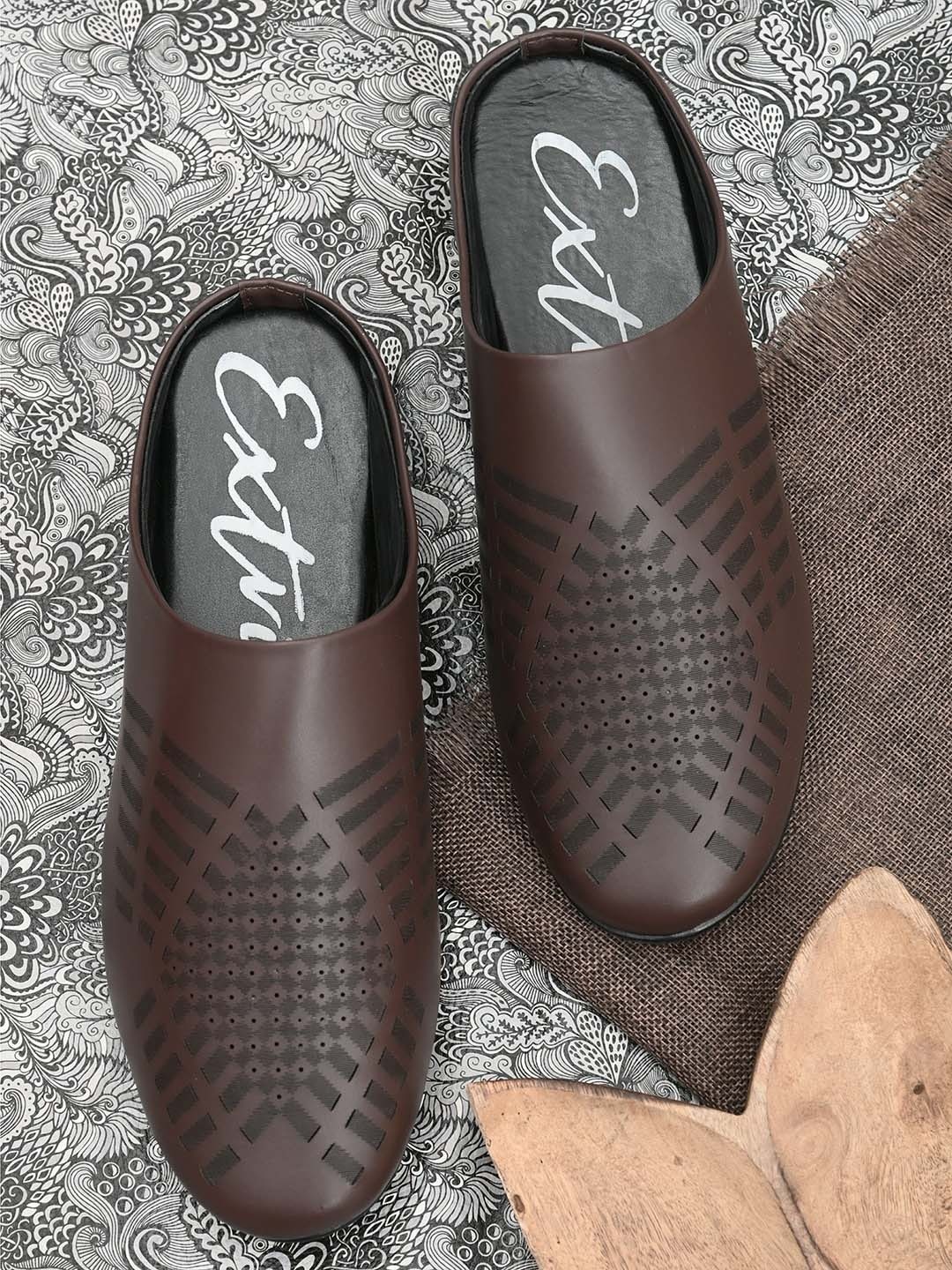 

EXTRIMOS Men Brown Textured Slip-On Sneakers