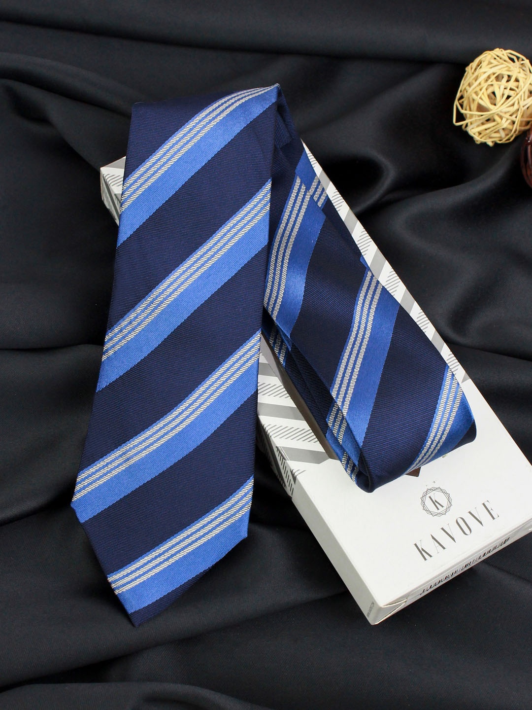 

KOVOVE Unisex Blue & Navy Blue Striped Broad Tie