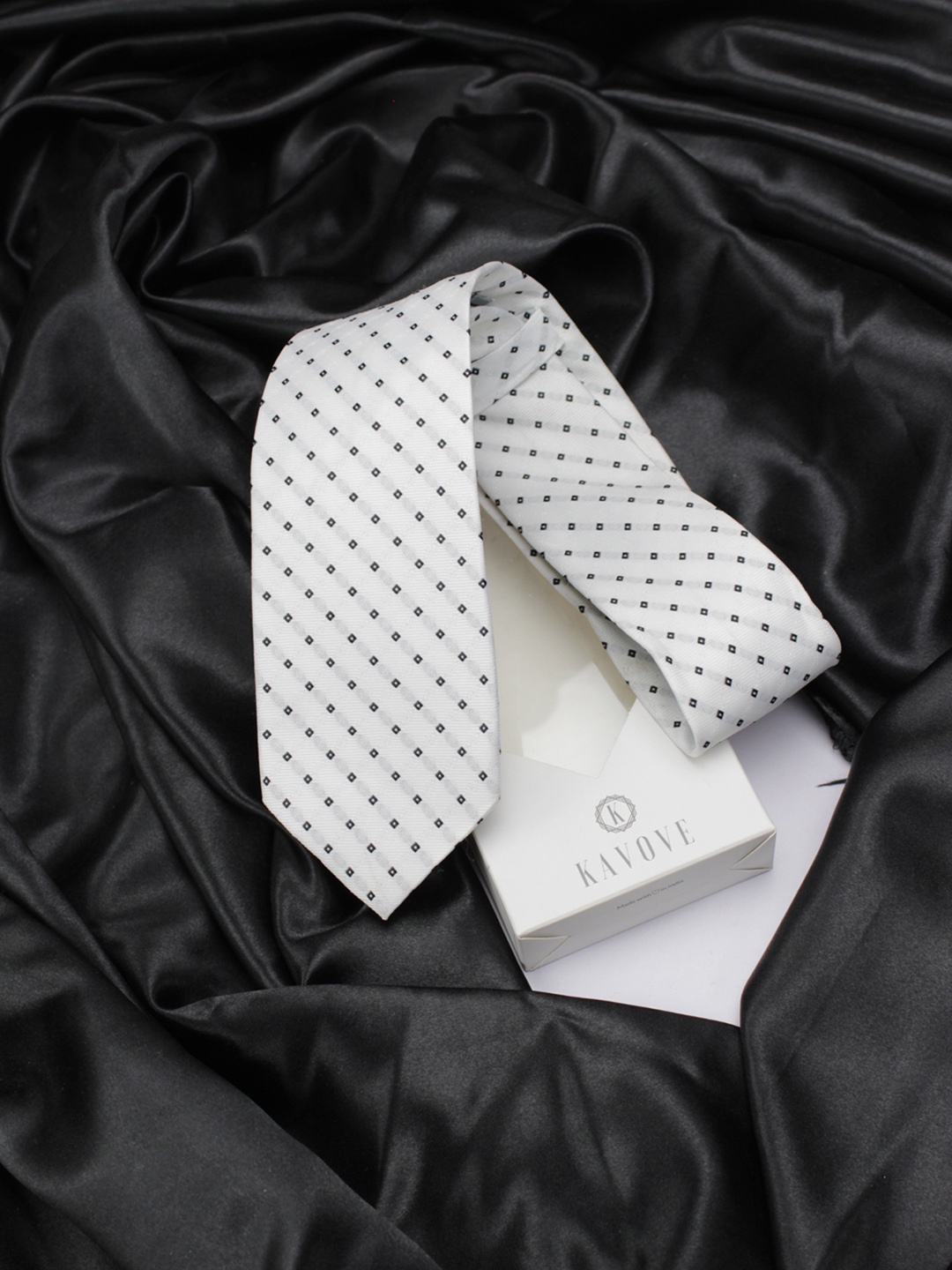 

KOVOVE Unisex White & Black Checked Broad Tie