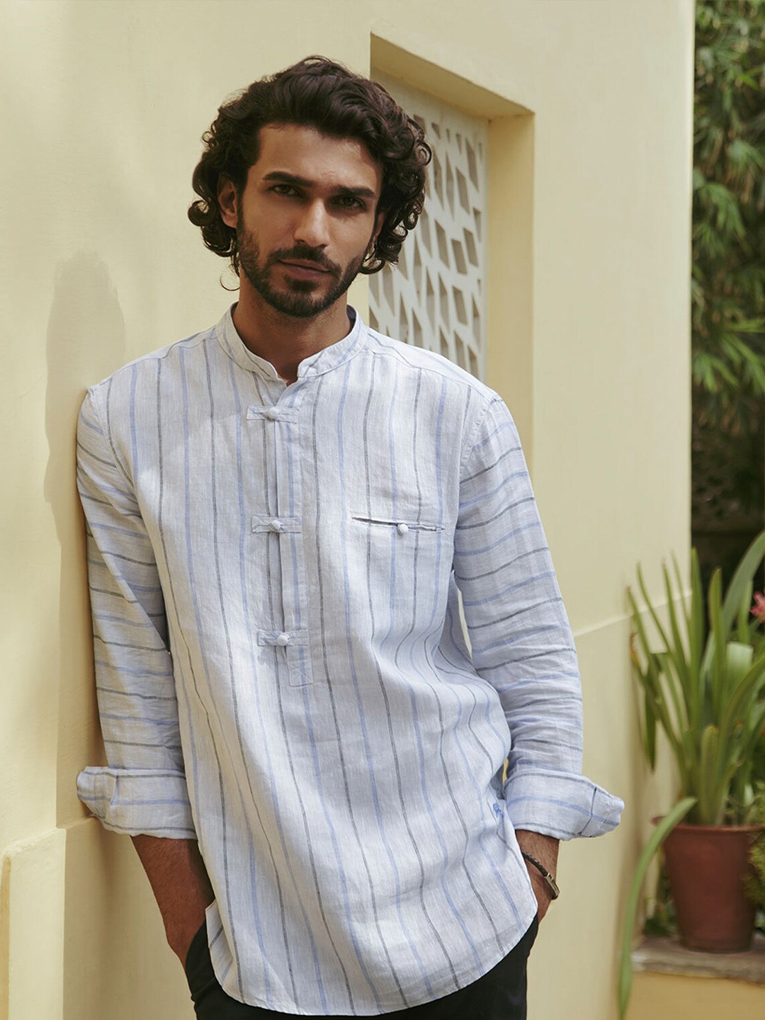 

Andamen Men Grey Classic Slim Fit Striped Casual Shirt