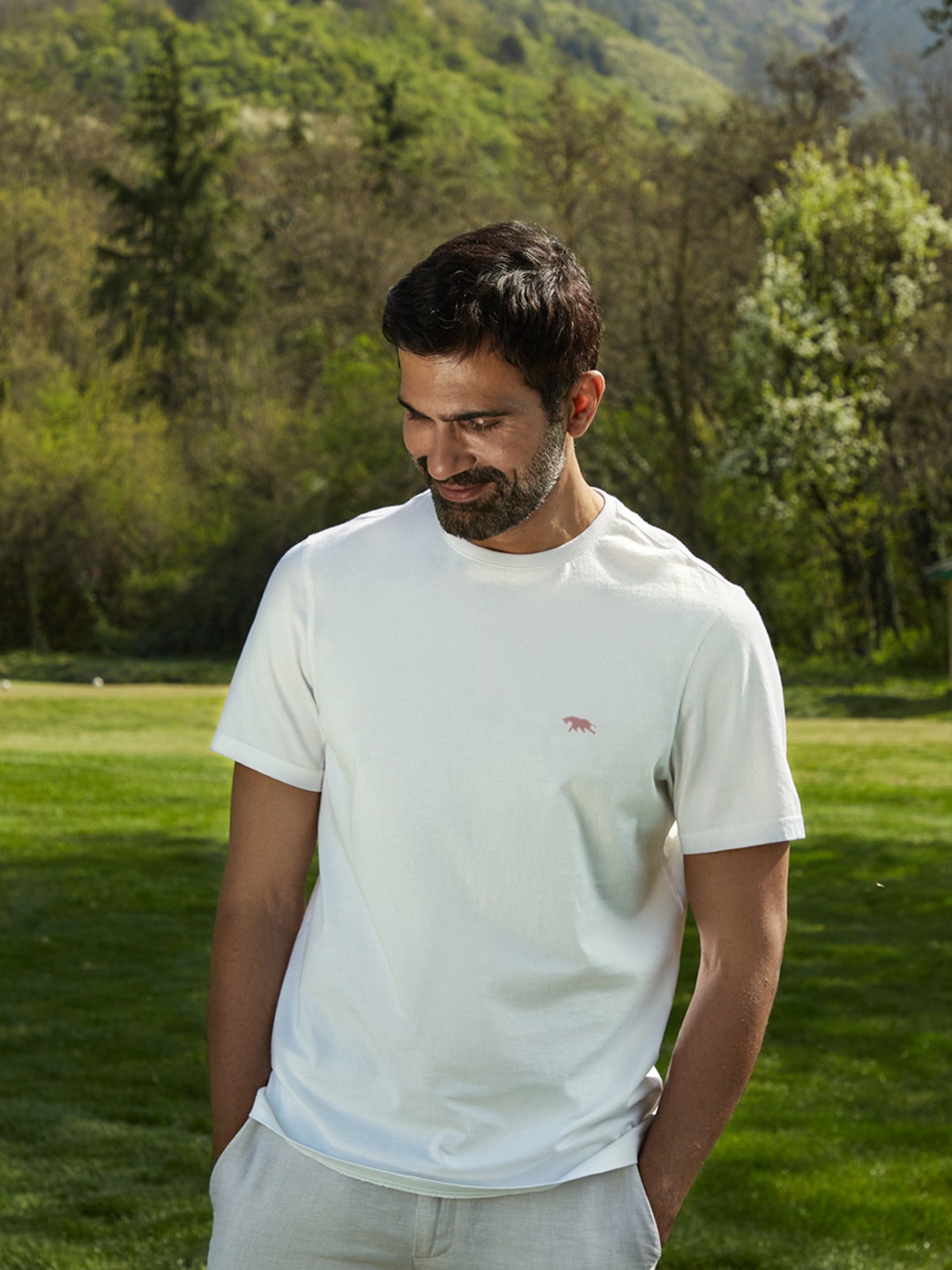 

Andamen Men White V-Neck Applique T-shirt