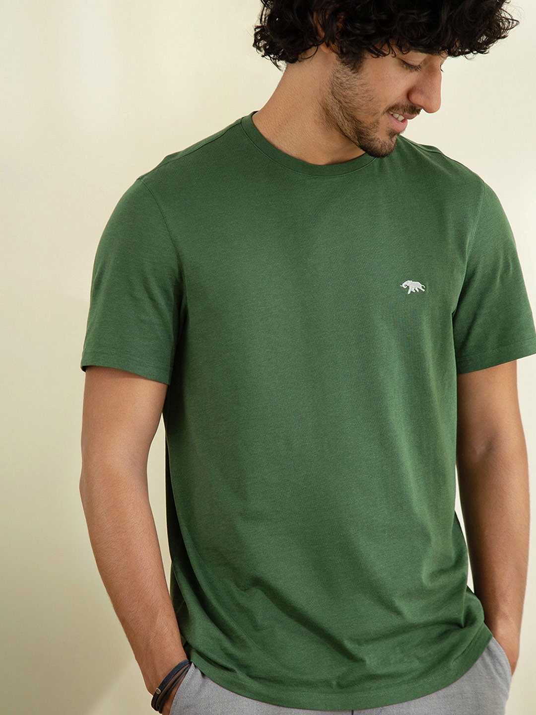 

Andamen Men Brown Colourblocked Applique T-shirt