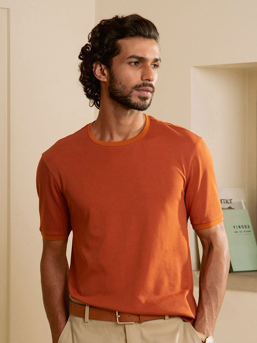 

Andamen Men Rust V-Neck Raw Edge T-shirt