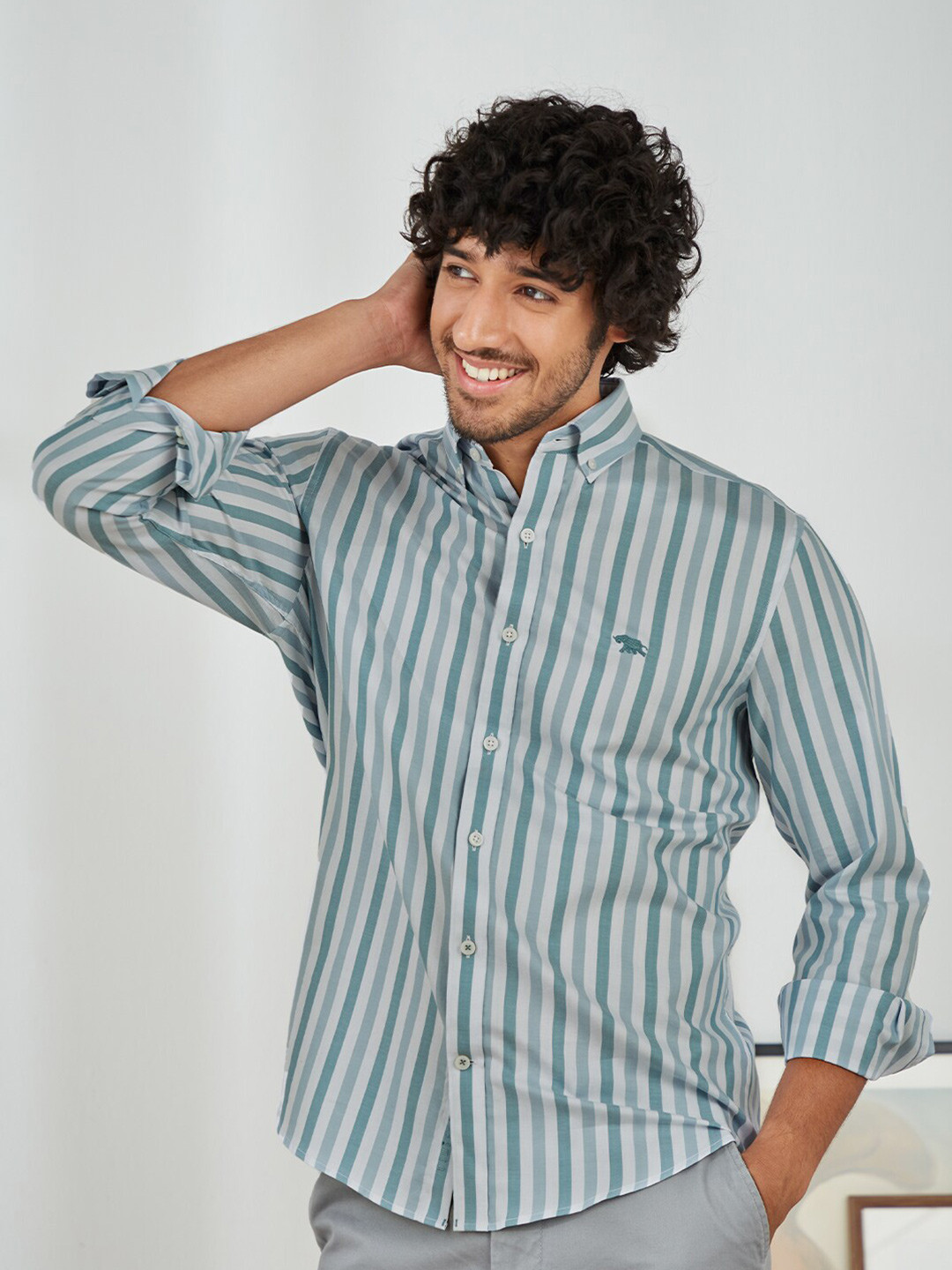 

Andamen Men Blue Classic Slim Fit Striped Casual Shirt