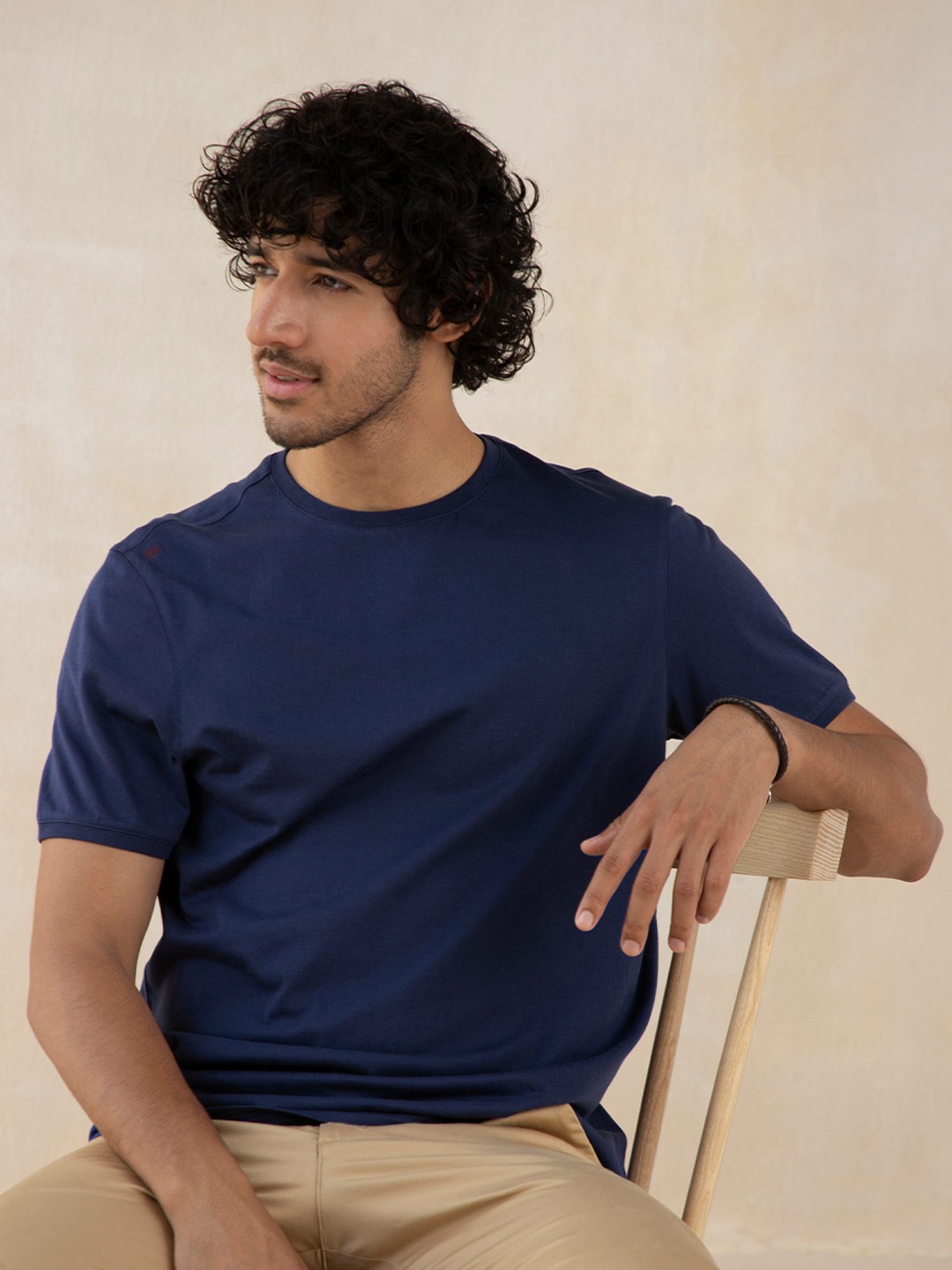 

Andamen Men Blue V-Neck Raw Edge T-shirt