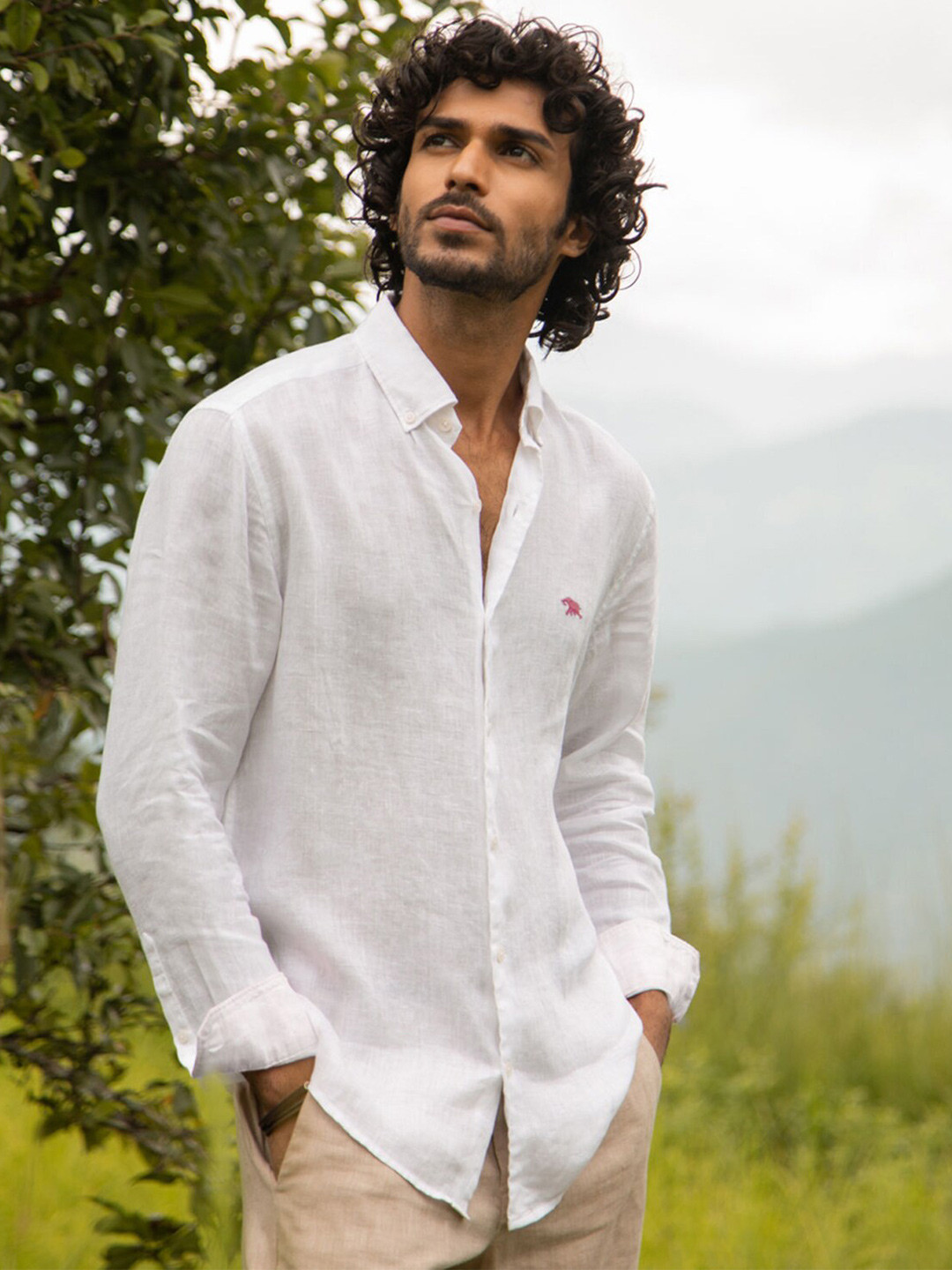 

Andamen Men White Classic Slim Fit Casual Shirt