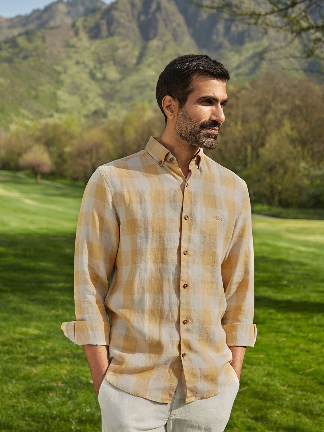 

Andamen Men Gold-Toned Classic Buffalo Checks Checked Casual Shirt
