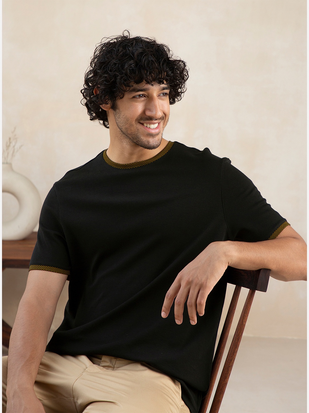 

Andamen Men Black High Neck Raw Edge T-shirt