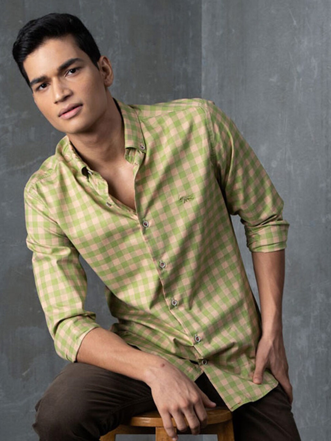 

Andamen Men Green Classic Slim Fit Checked Casual Shirt