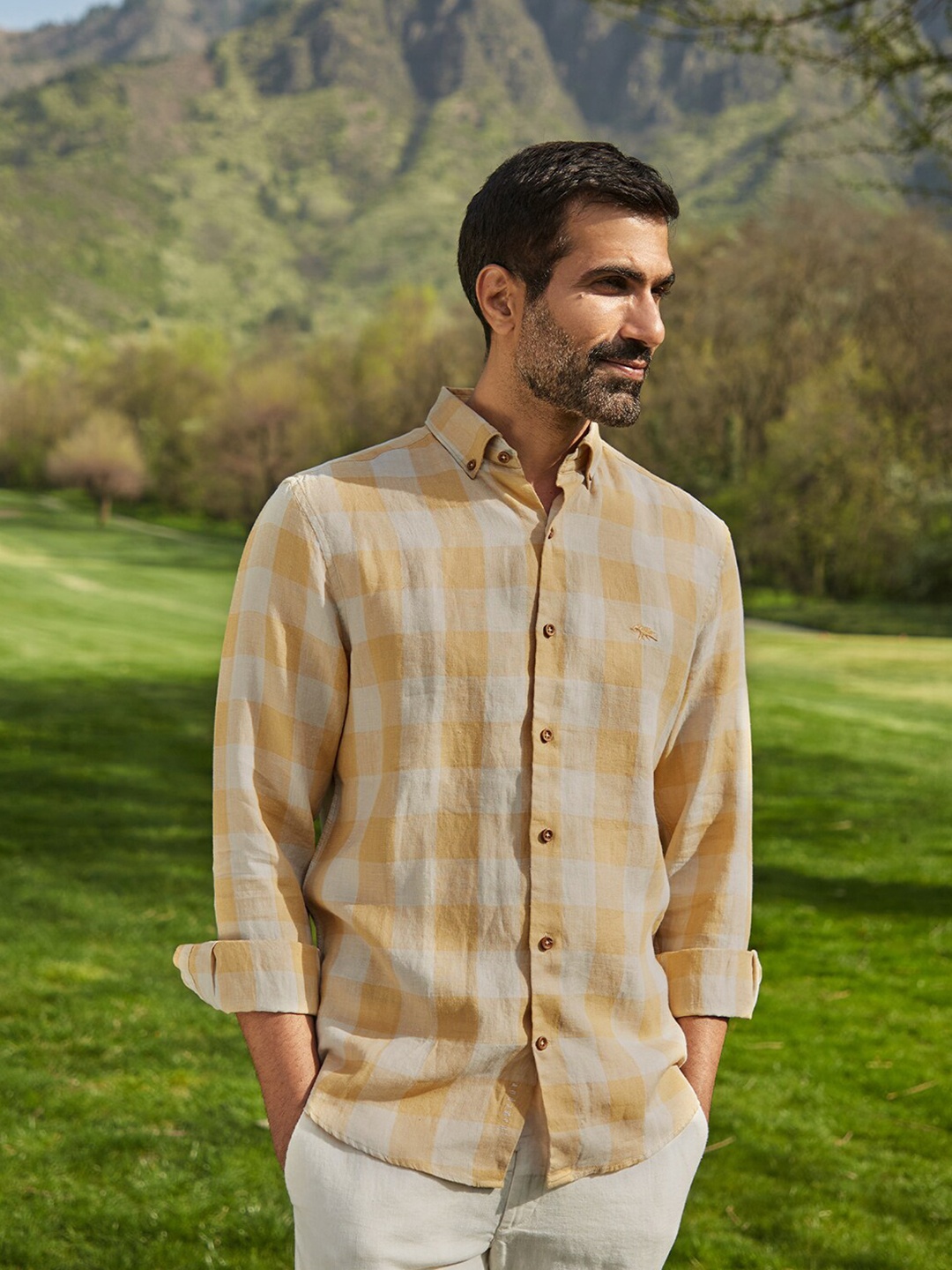 

Andamen Men Gold-Toned Classic Slim Fit Buffalo Checks Checked Casual Shirt