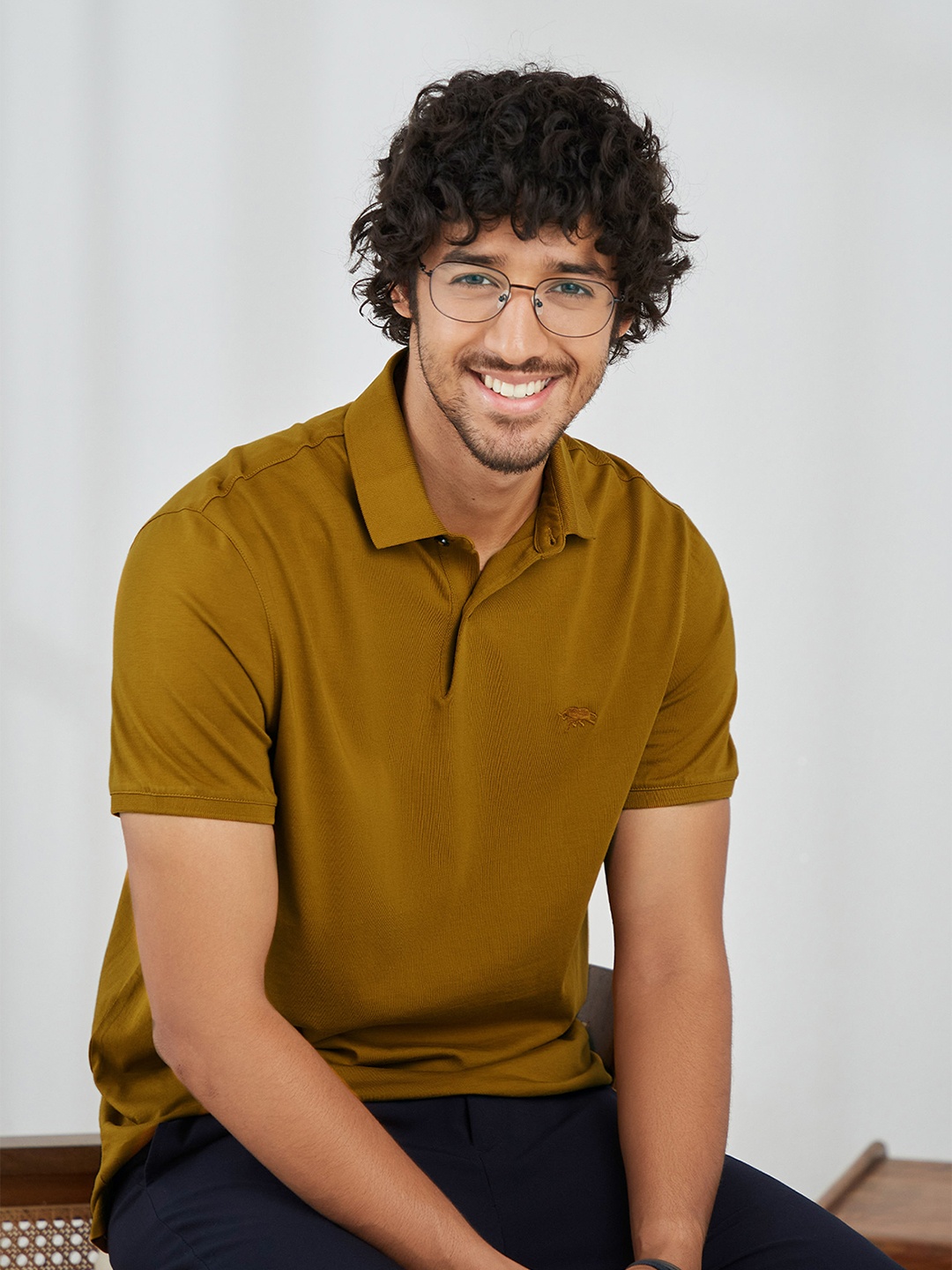 

Andamen Men Gold-Toned Polo Collar T-shirt