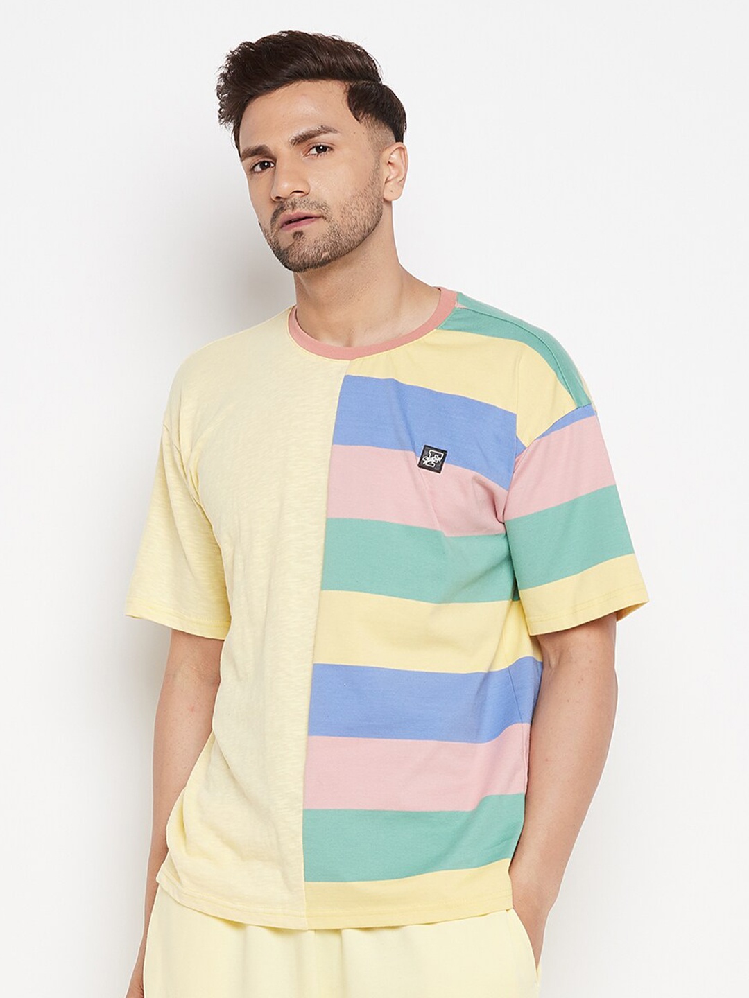 

FUGAZEE Men Yellow Striped Pure Cotton Loose T-shirt