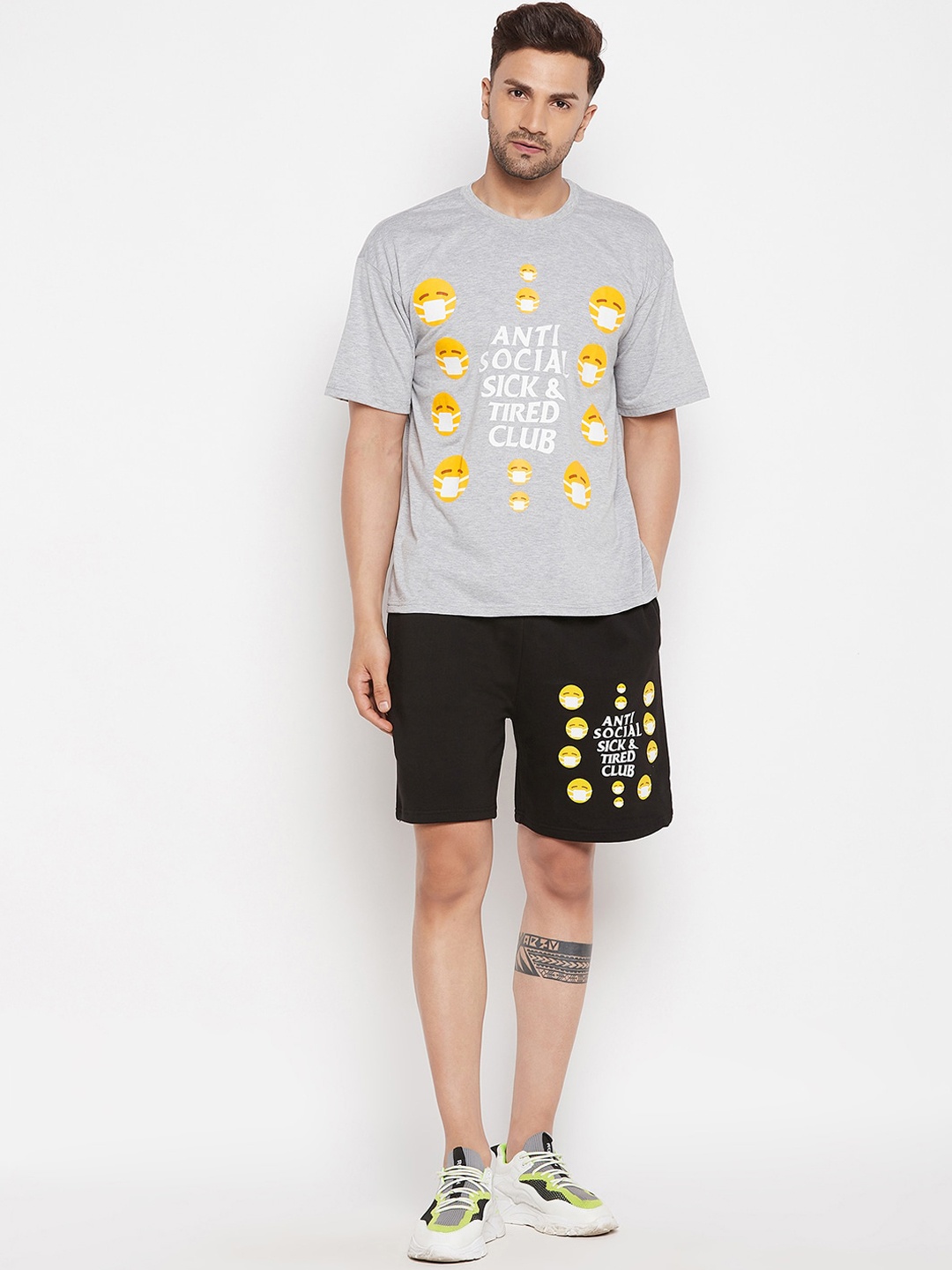 

FUGAZEE Men Grey & Black Clothing Set Printed T-shirt with Shorts