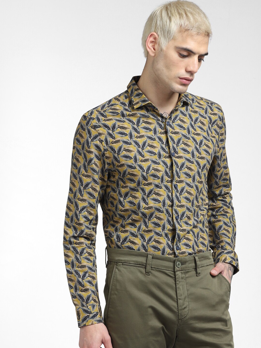 

Jack & Jones Men Olive Green Floral Printed Casual Shirt