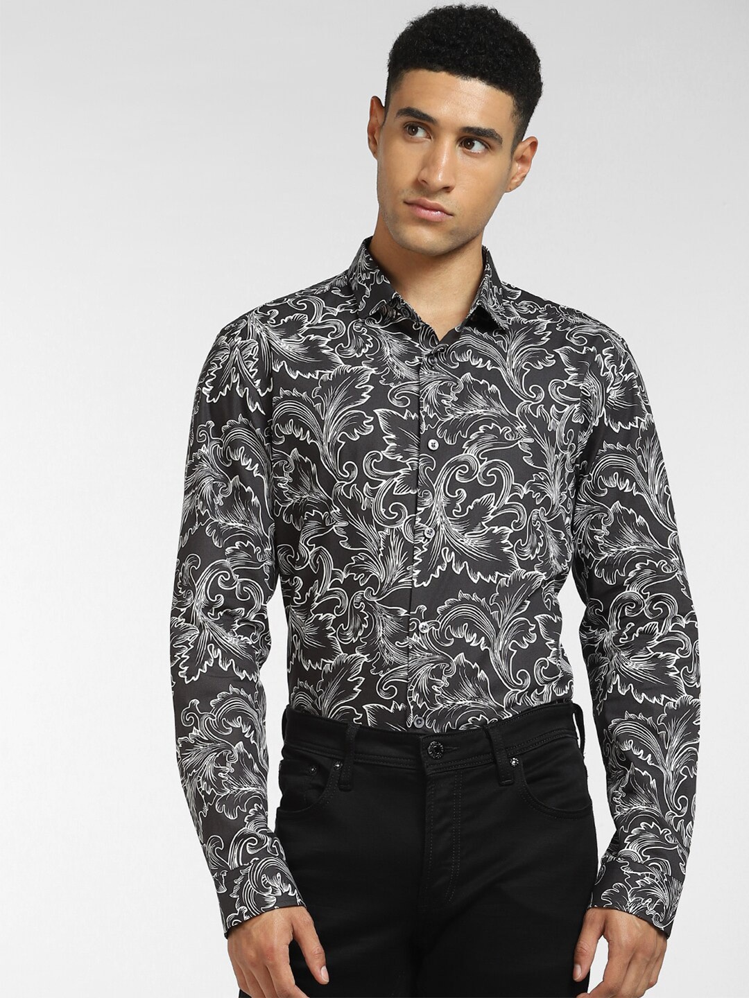

Jack & Jones Men Black Regular Fit Tropical Printed Casual Shirt