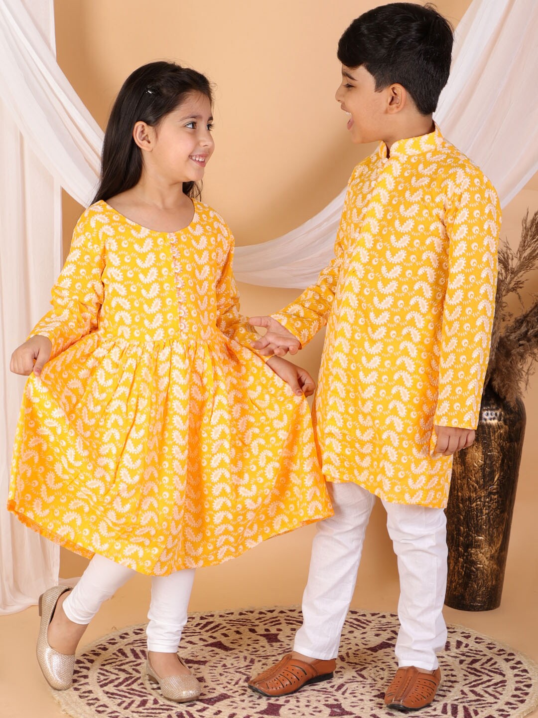 

VASTRAMAY Boys Orange Paisley Embroidered Chikankari Pure Cotton Kurta with Pyjamas