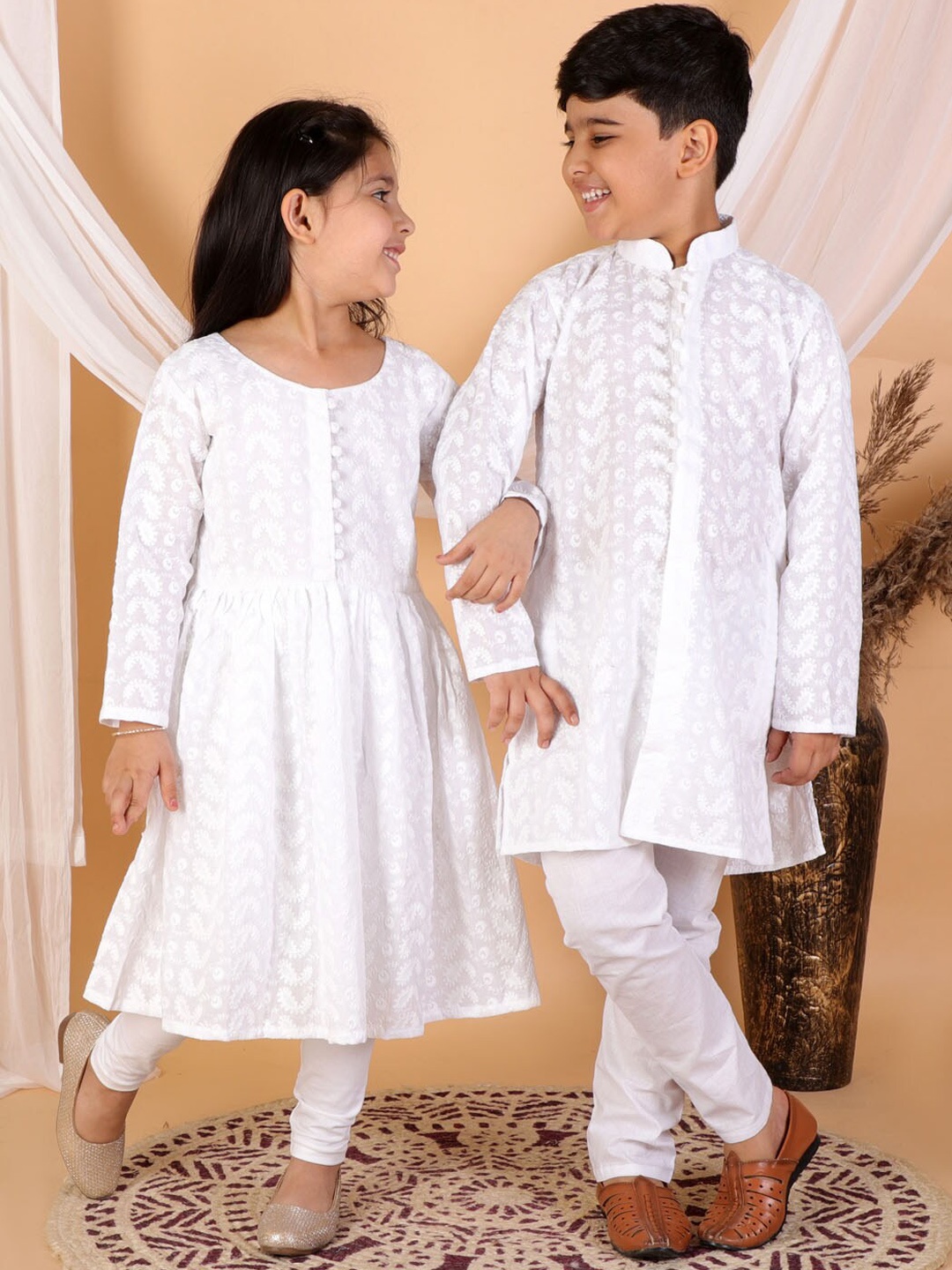 

VASTRAMAY Boys White Embroidered Chikankari Pure Cotton Kurta with Pyjamas