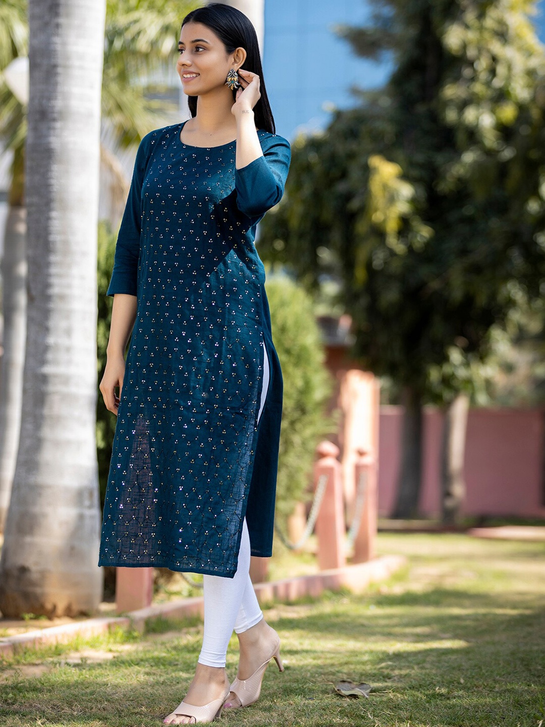 

KAAJH Women Teal Blue Geometric Embroidered Sequined Pure Cotton Straight Kurta