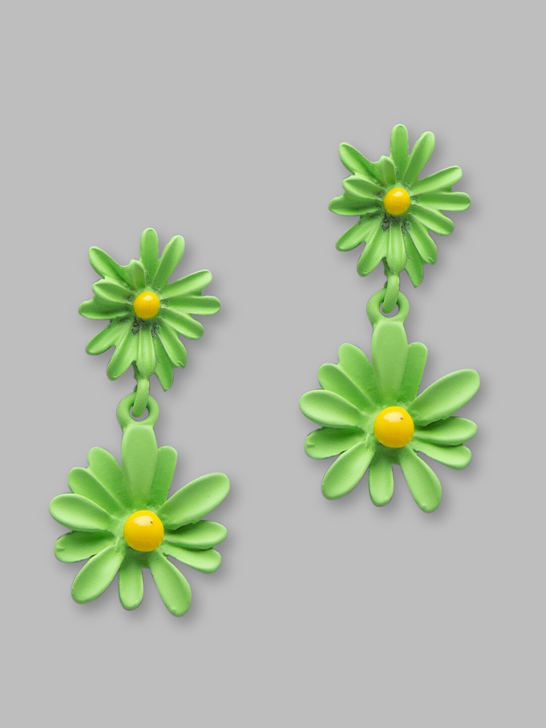 

Globus Women Green Floral Gold Plated Drop Earrings