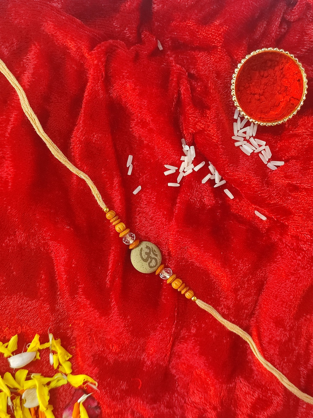 

CRAYTON Men Cream-Coloured Threaded Circular Om Rakhi