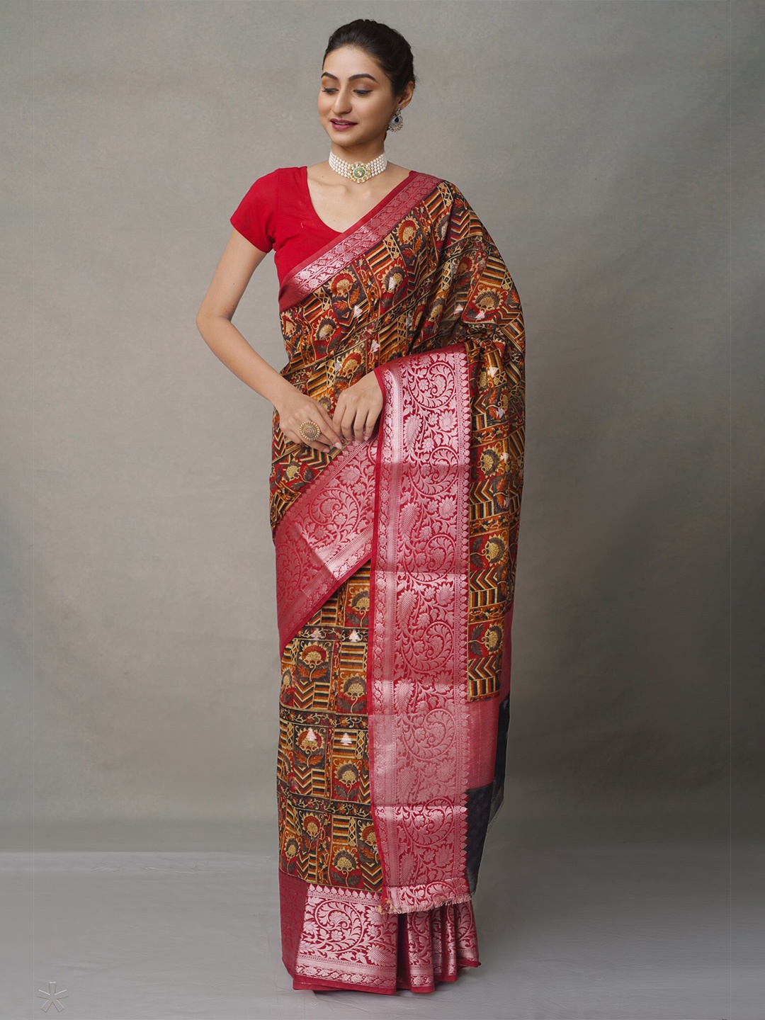 

Unnati Silks Grey & Beige Ajrak Zari Silk Cotton Maheshwari Saree