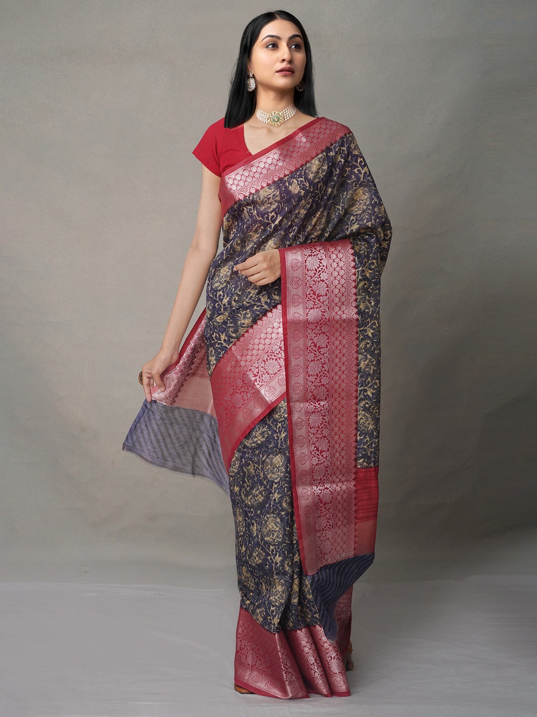 

Unnati Silks Navy Blue & Magenta Zari Silk Cotton Maheshwari Saree