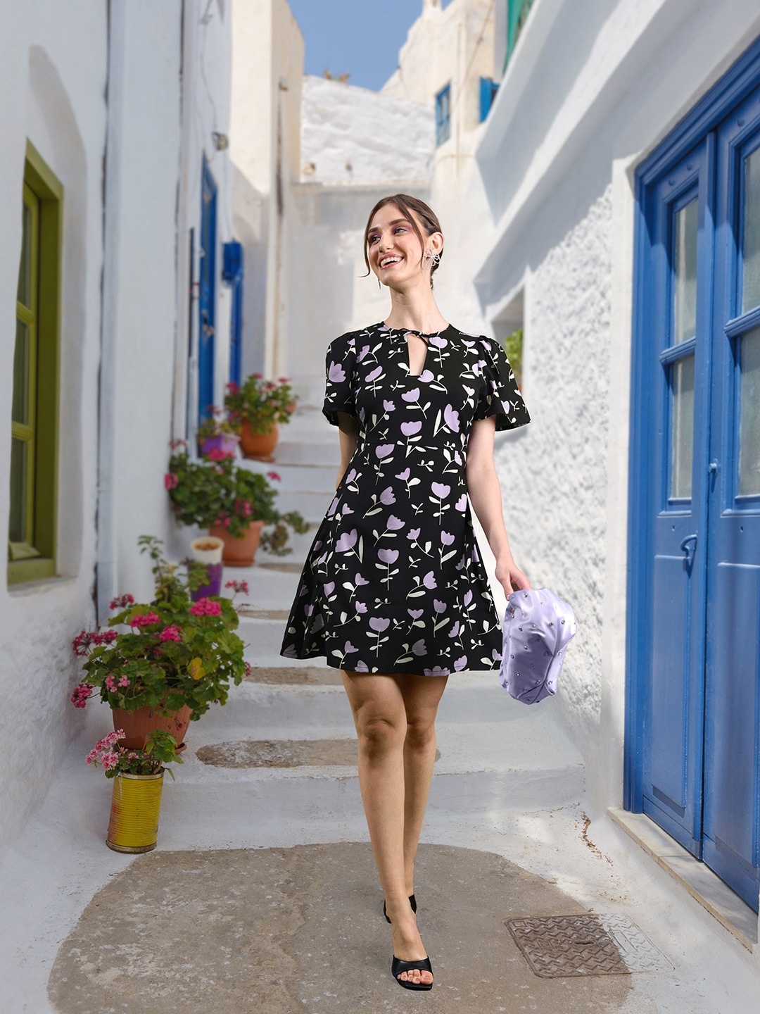 

DressBerry Black & White Floral Print Tie-Up Neck Flared Sleeves Fit & Flare Dress