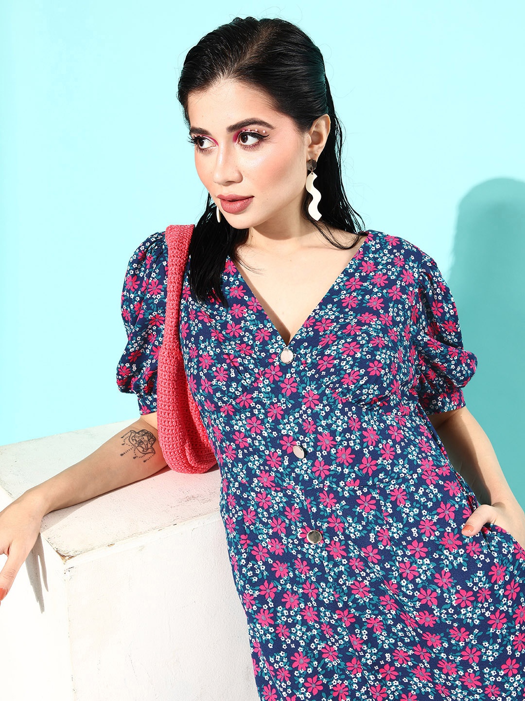 

DressBerry Blue & Pink Floral Printed Basic Jumpsuit