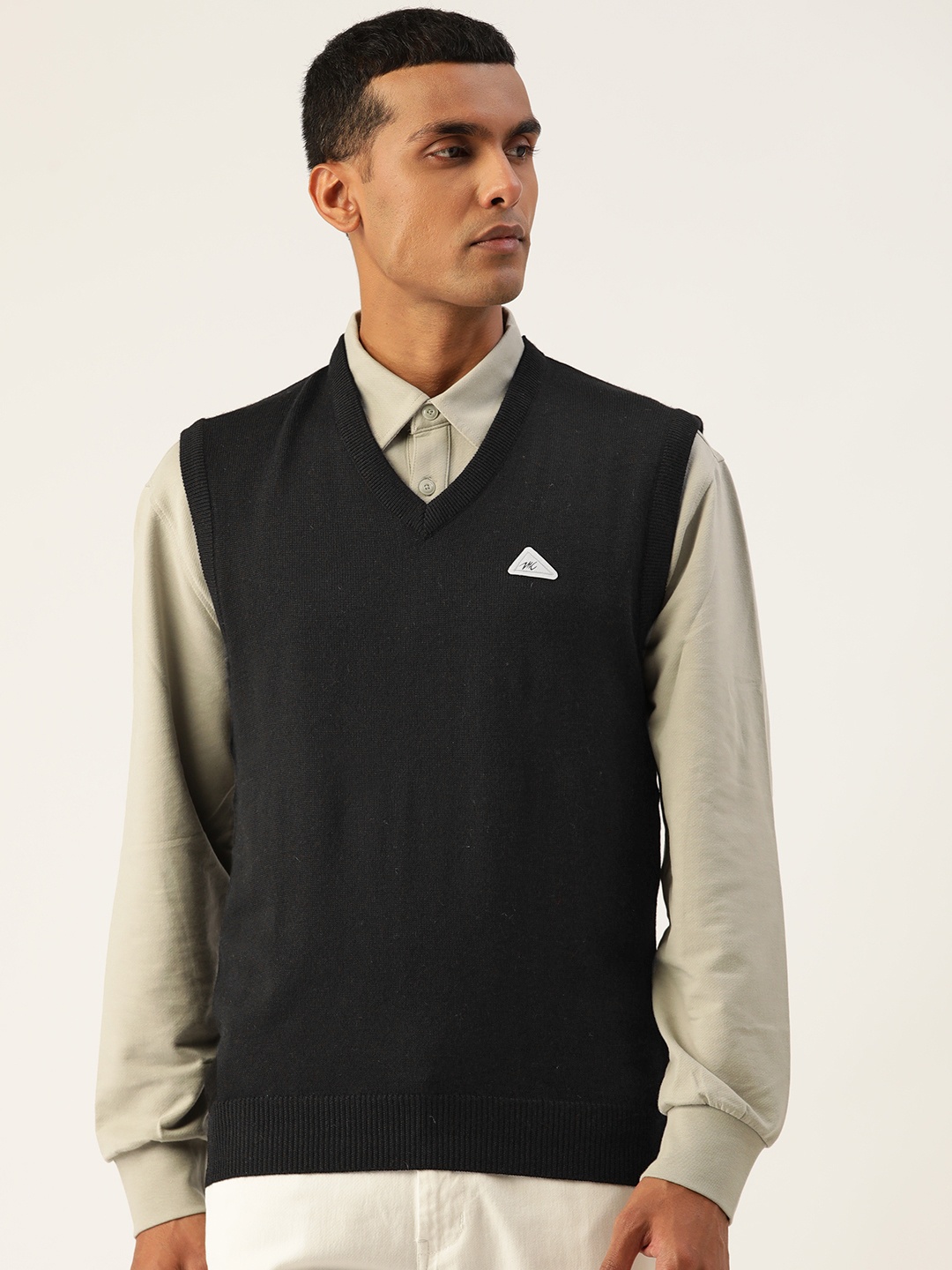 

Monte Carlo Men Black Pure Wool Solid Sweater Vest