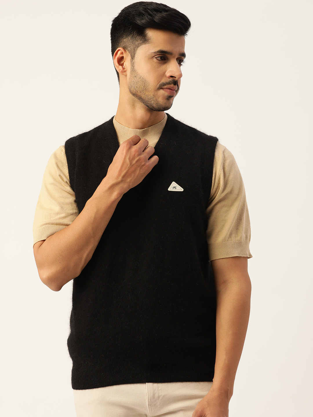 

Monte Carlo Men Black Solid Sweater Vest