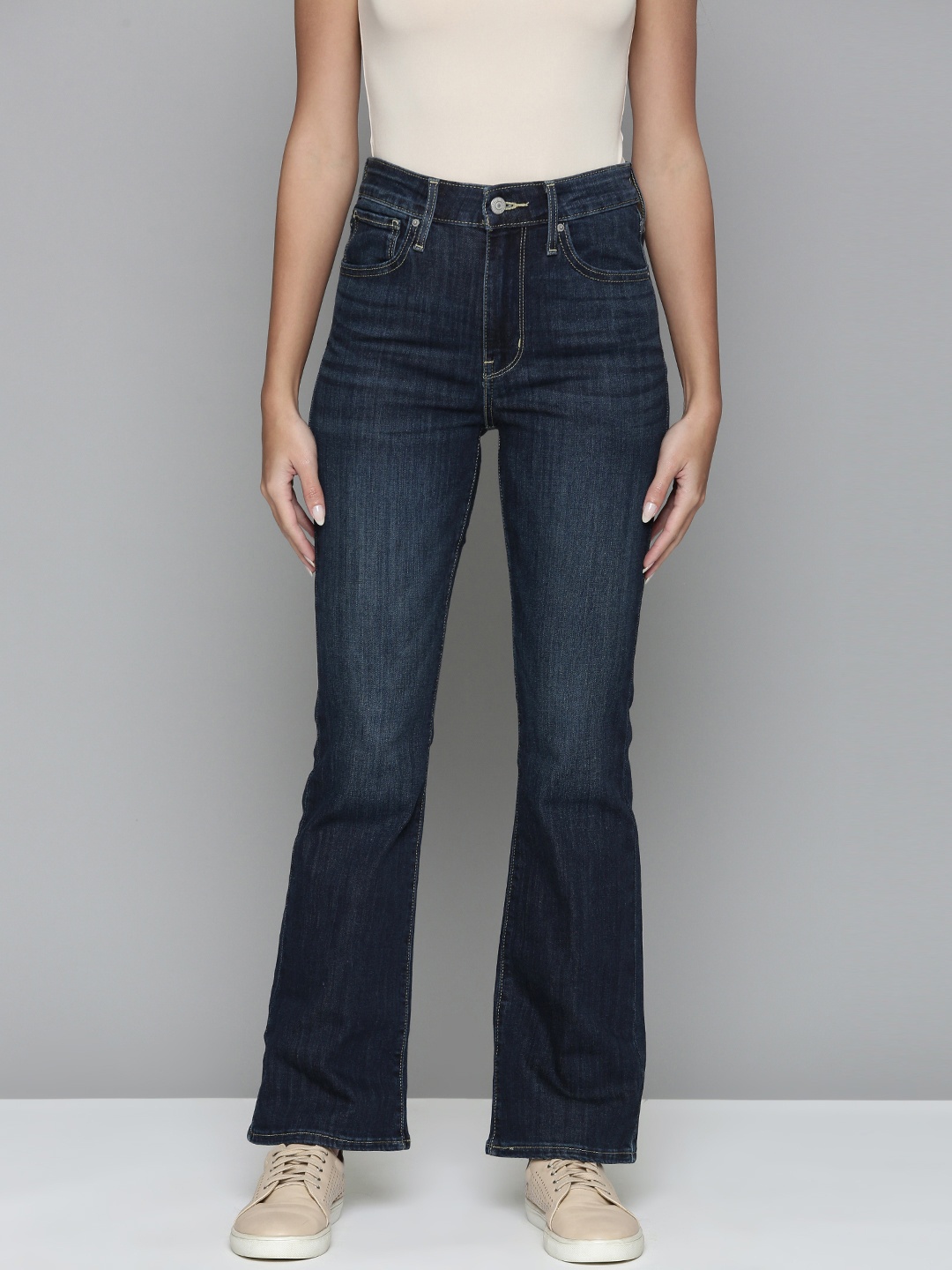 

Levis Women Blue 725 Bootcut Light Fade Stretchable Jeans