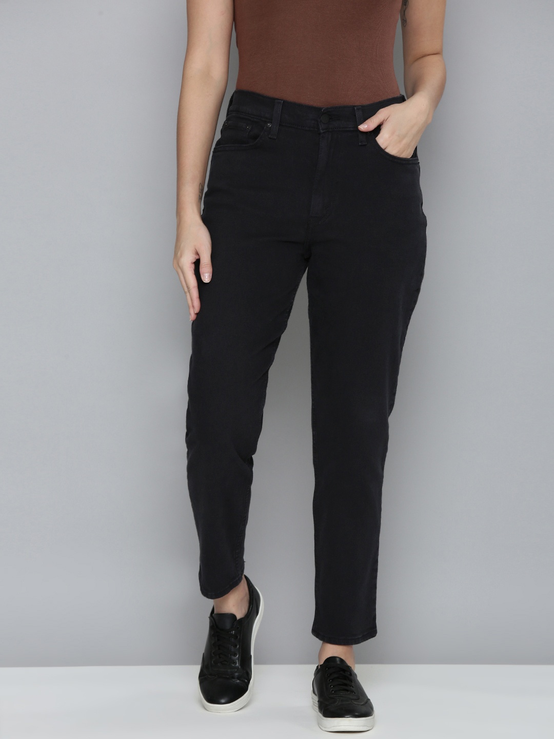 

Levis 80s Mom Tapered High-Rise Jeans, Black