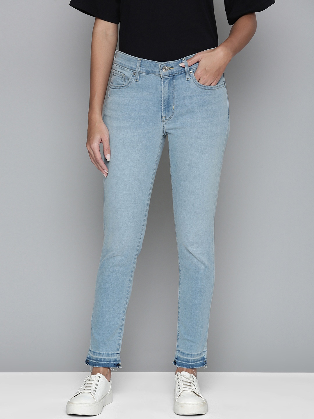 

Levis Women Blue 711 Skinny Fit High-Rise Light Fade Stretchable Jeans