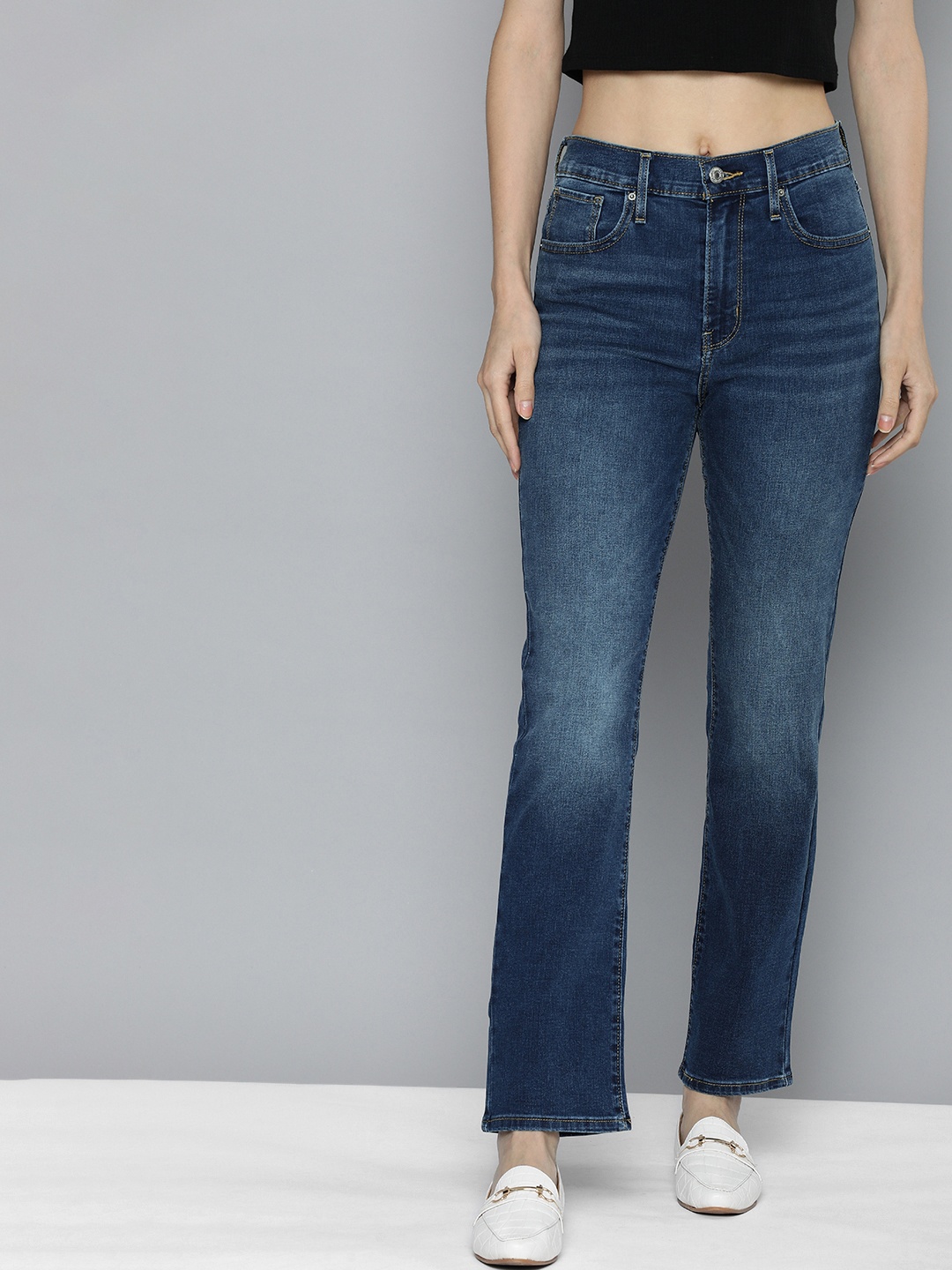 

Levis Women Blue 724 Straight Fit Light Fade Stretchable Jeans