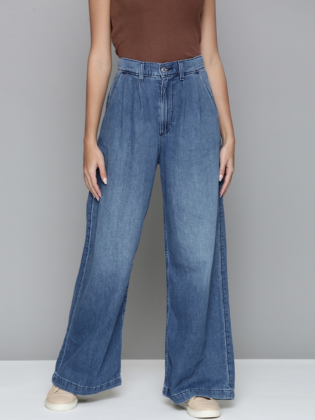 

Levis Blue Wide Leg High-Rise Light Fade Jeans