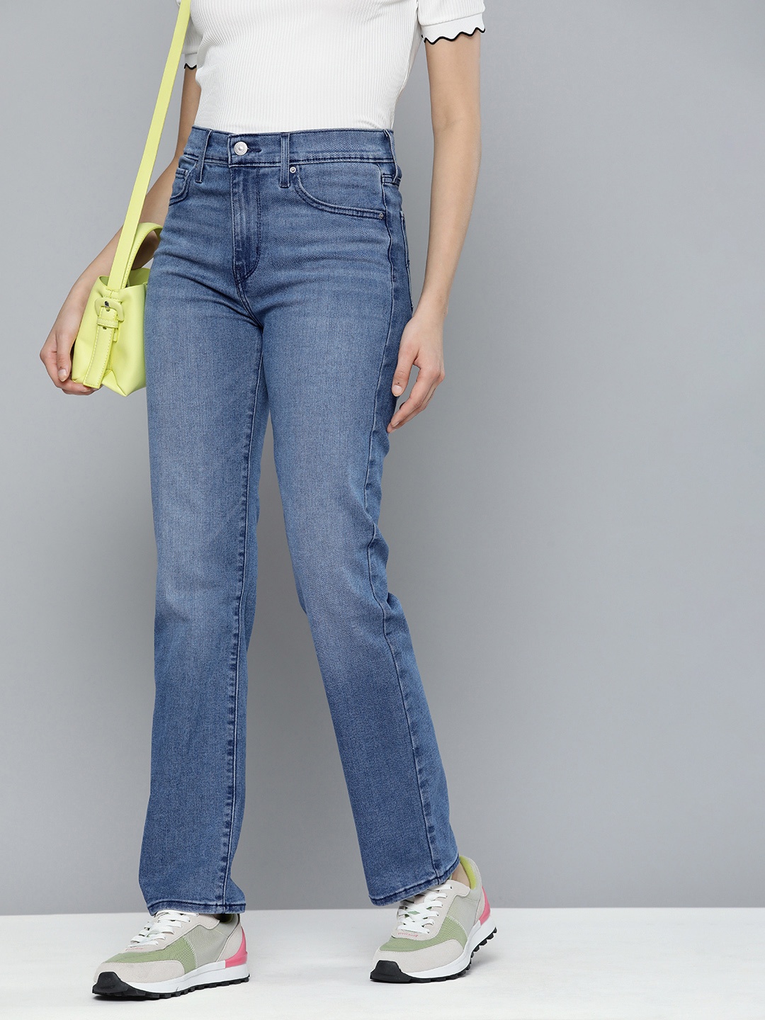 

Levis Women Blue 724 Straight Fit Light Fade Stretchable Jeans