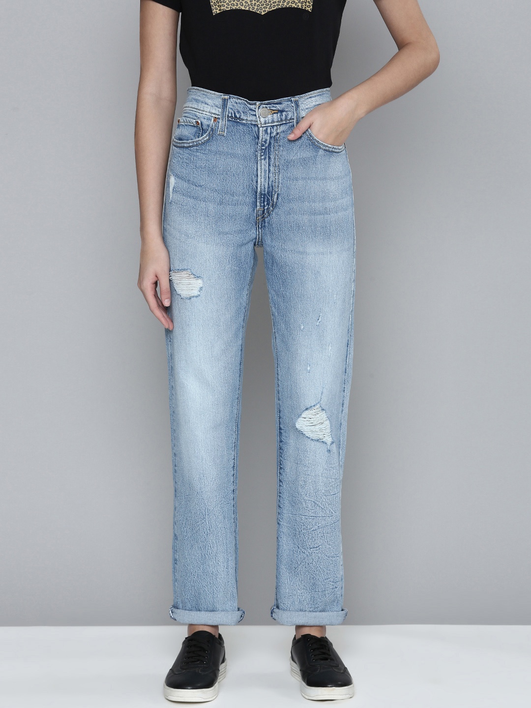 

Levis Women Blue Straight Fit Mildly Distressed Light Fade Stretchable Casual Jeans