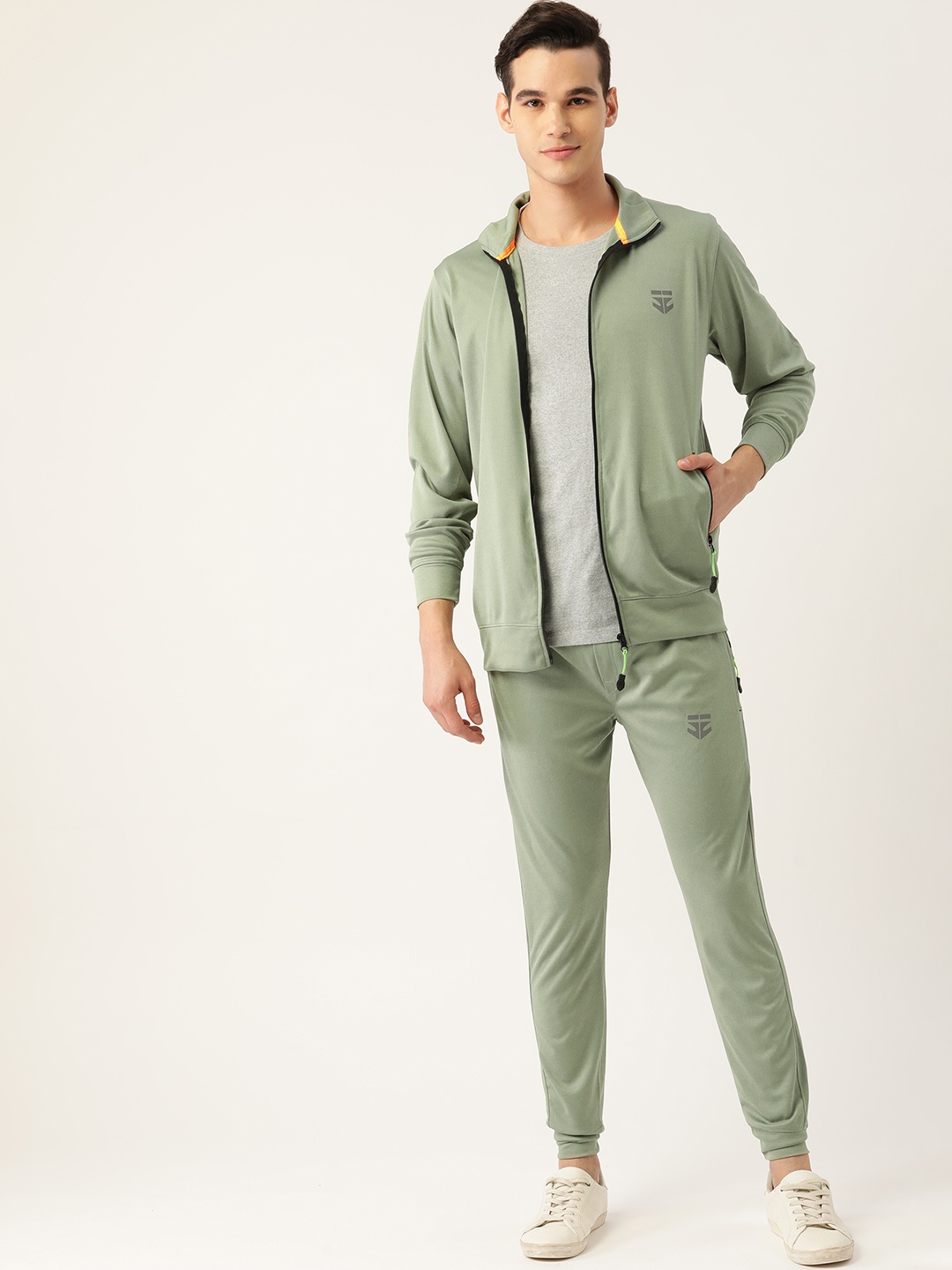 

Sports52 wear Men Green Solid Training Tracksuit