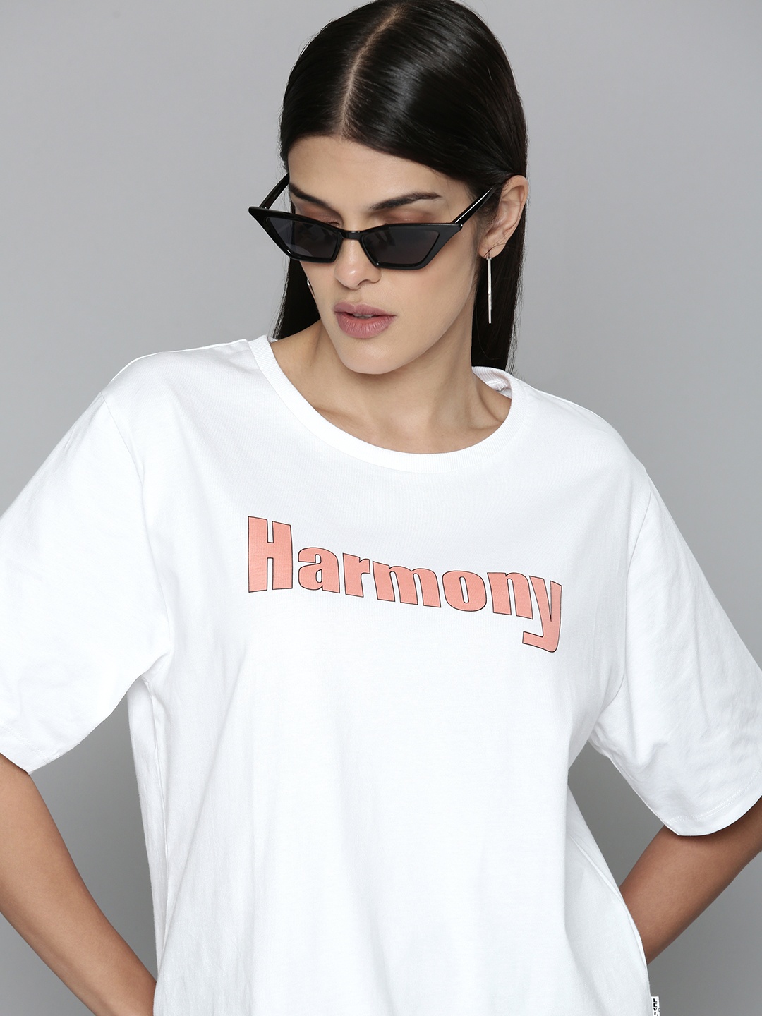 

Levis Women White & Pink Typography Printed Relaxed Fit Pure Cotton T-shirt