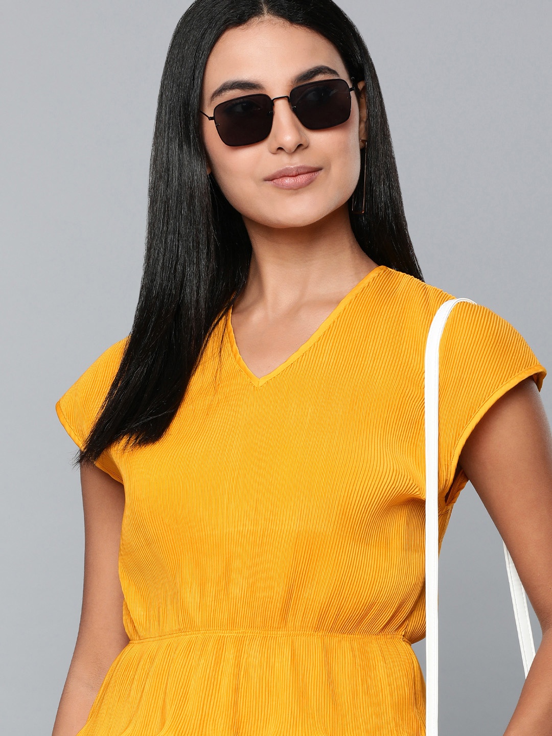 

Levis Mustard Yellow Ribbed Extended Sleeves Peplum Top