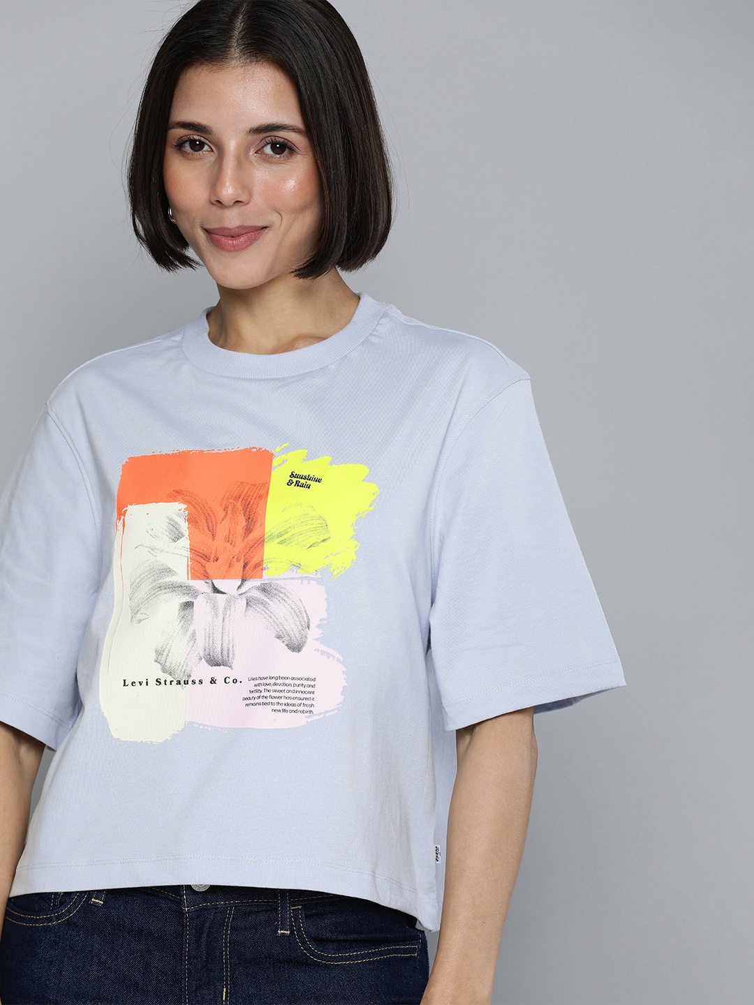 

Levis Women Grey Graphic Printed Pure Cotton T-shirt