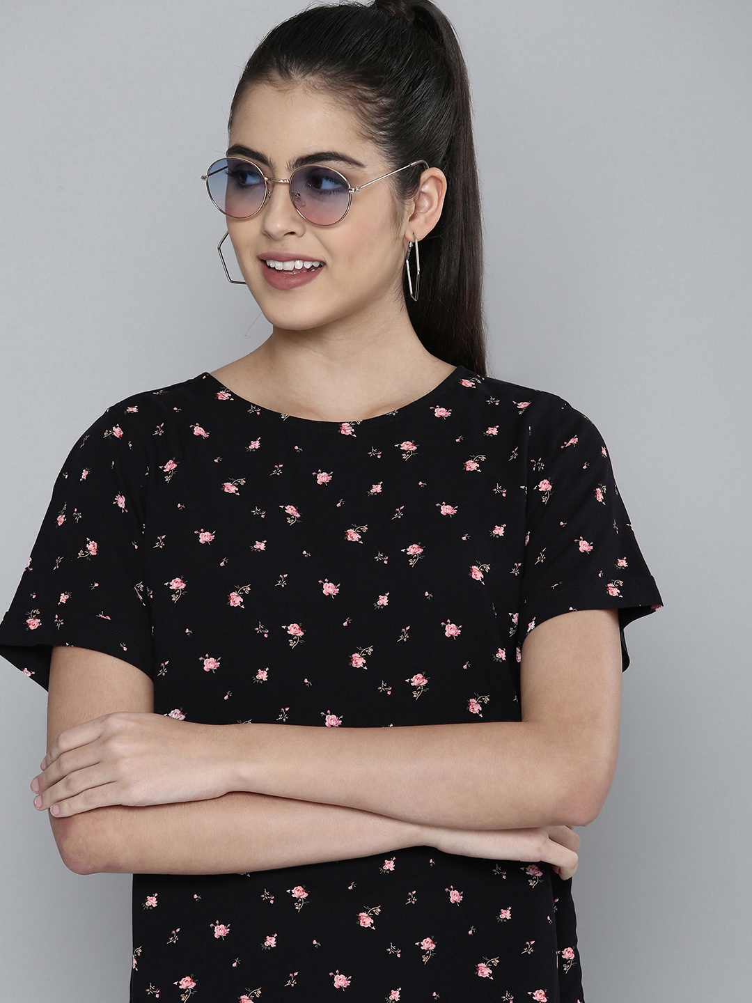 

Levis Women Black & Pink Floral Printed Top