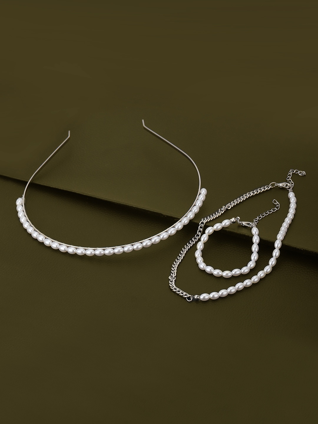 

Carlton London Girls Silver-Toned & White Rhodium-Plated Beaded Jewellery Set
