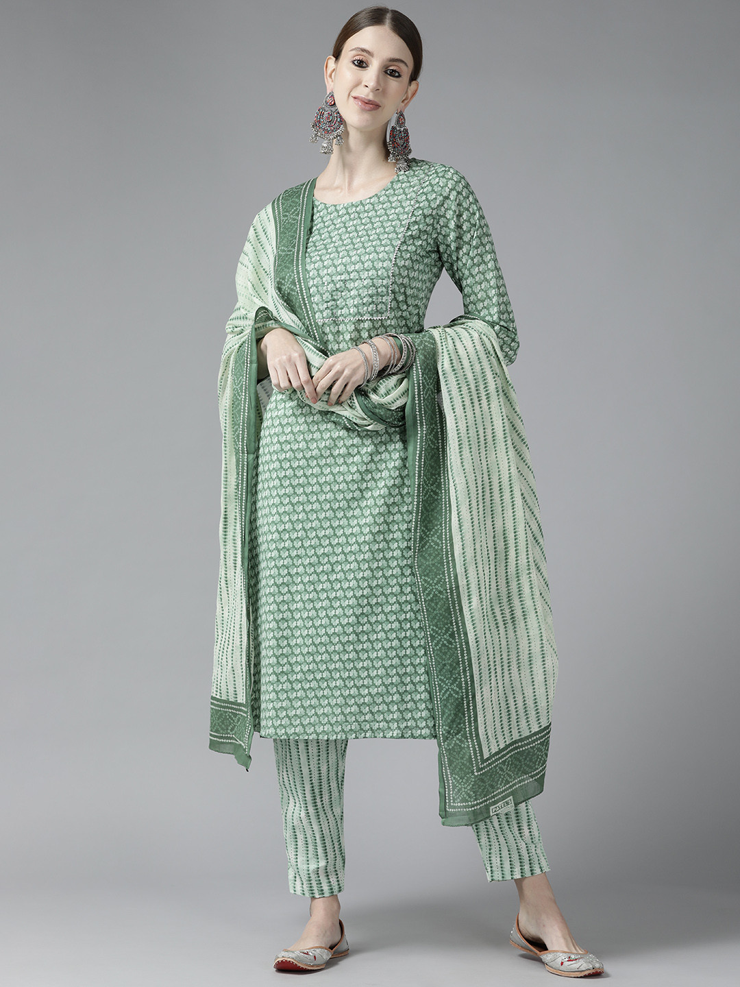 

Yufta Women Green Floral Printed Gotta Patti Pure Cotton Kurta with Trousers & With Dupatta