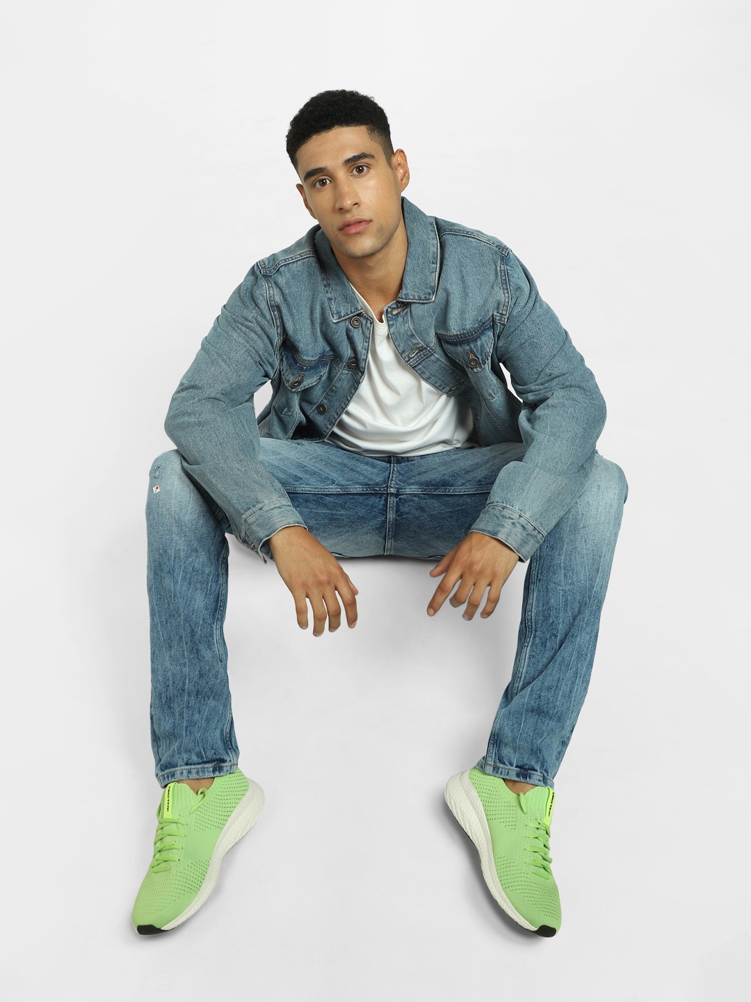 

Jack & Jones Men Blue Low-Rise Mildly Distressed Heavy Fade Stretchable Jeans
