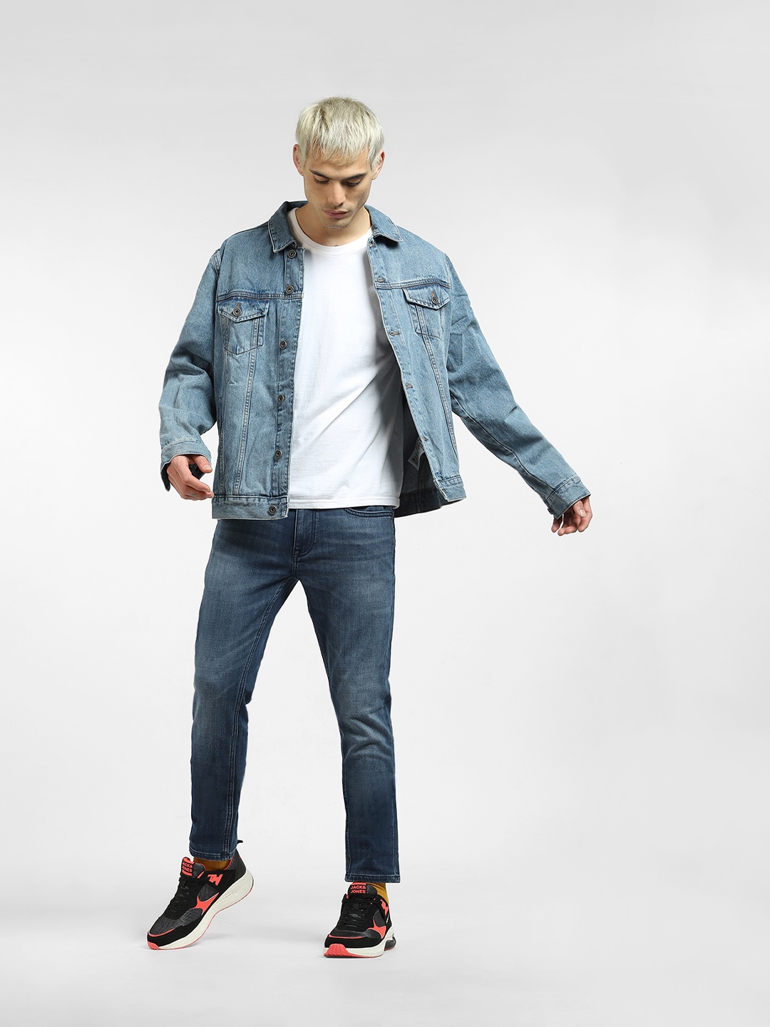 

Jack & Jones Men Blue Low-Rise Low Distress Light Fade Stretchable Jeans
