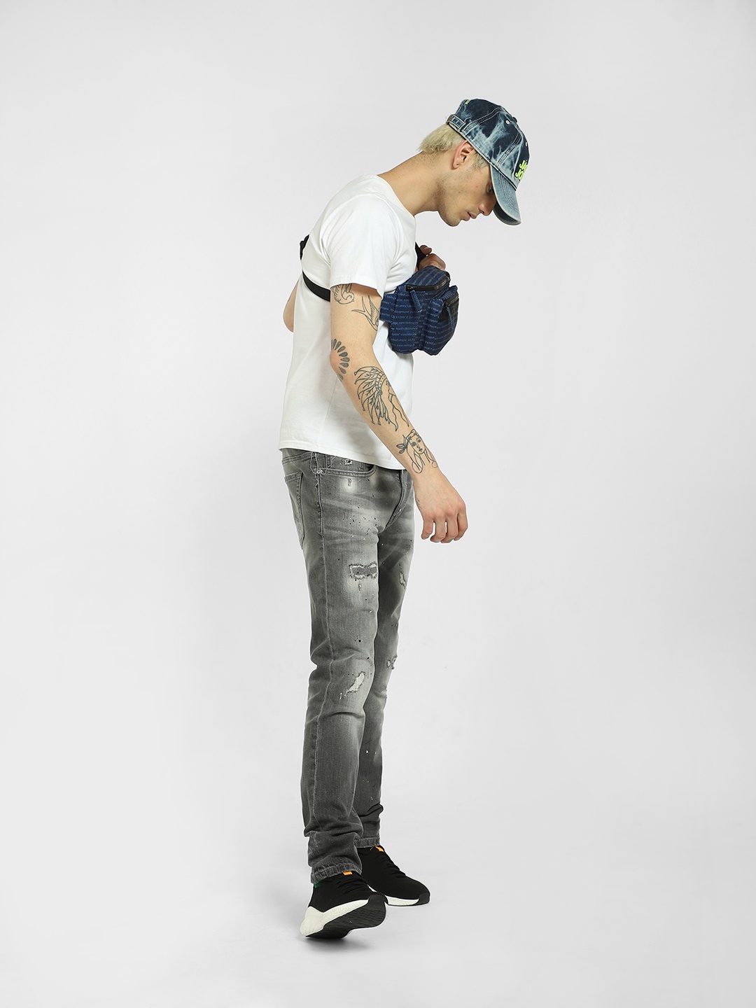 

Jack & Jones Men Black Low-Rise Mildly Distressed Heavy Fade Stretchable Jeans